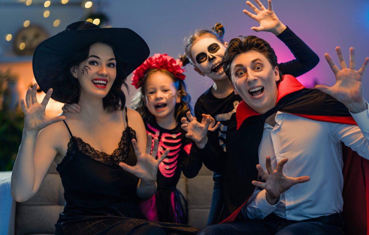 happy family celebrating halloween 2023 11 27 05 28 48 utc 2