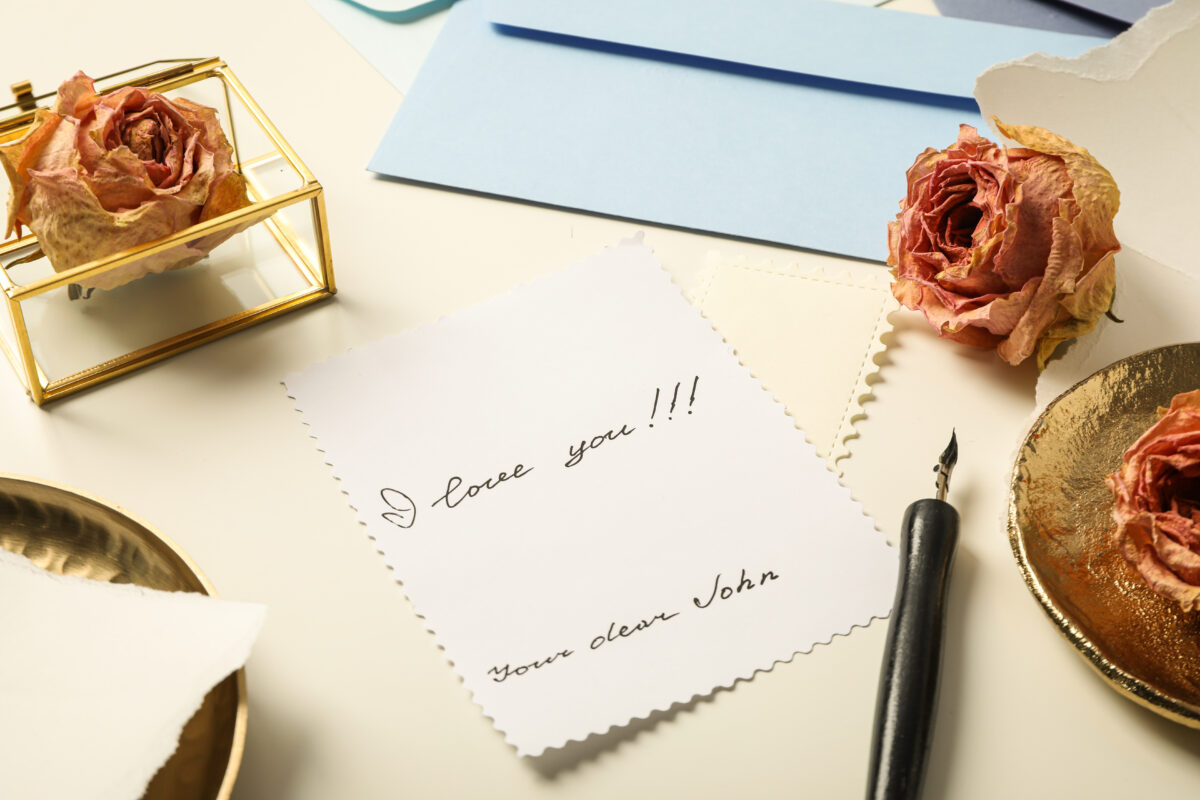 letter with words i love you roses and paper s 2023 11 27 05 00 46 utc