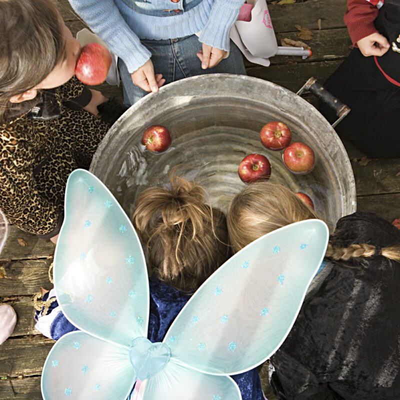 children apple bobbing 2024 07 02 15 30 11 utc