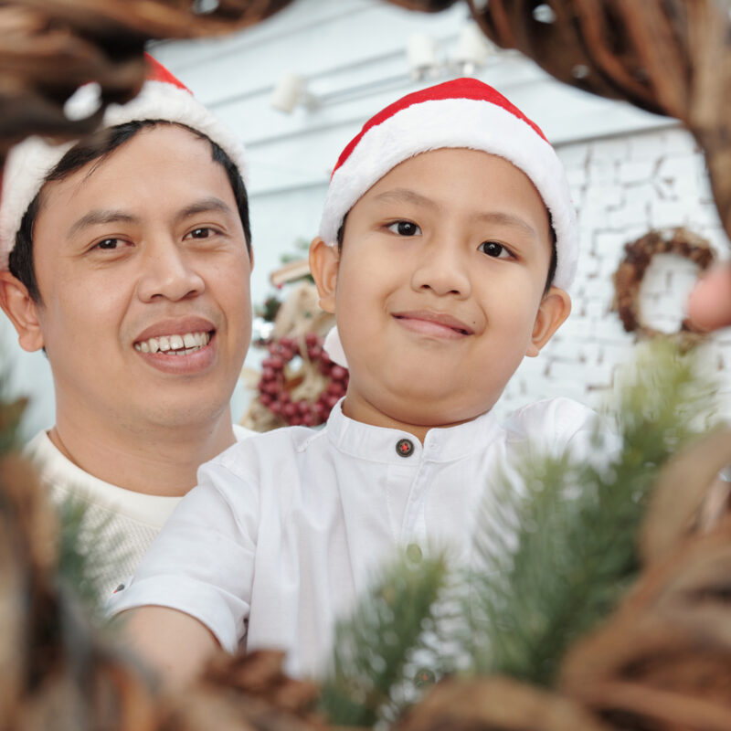 dad and son hanging wreath 2023 11 27 05 17 56 utc 1